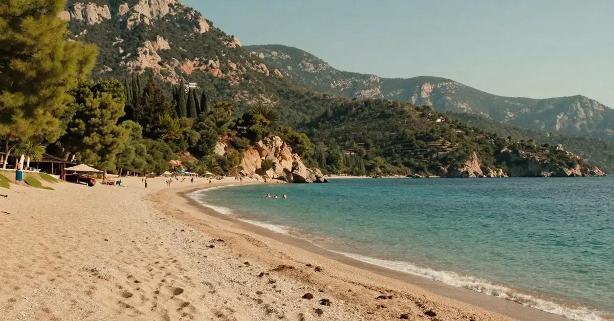 Mersin'in batı kıyılarını çağrıştıran uzun ve sakin eylül sahili